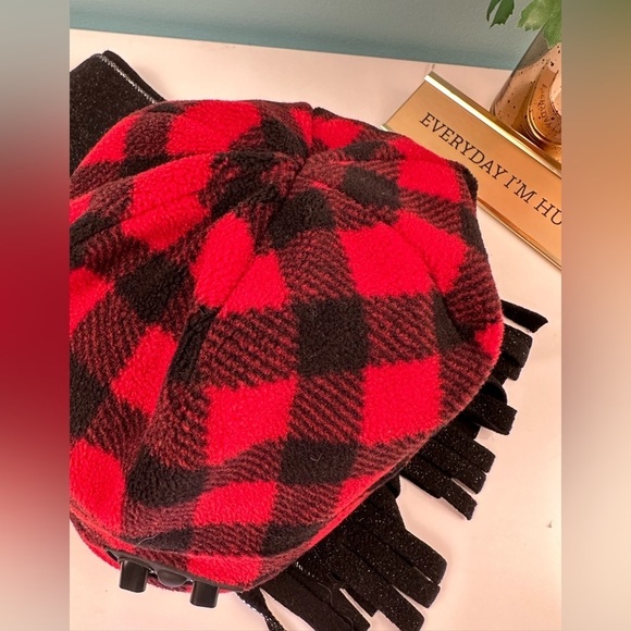 Hat & scarf set, hat has lights, excellent condition - Picture 3 of 10